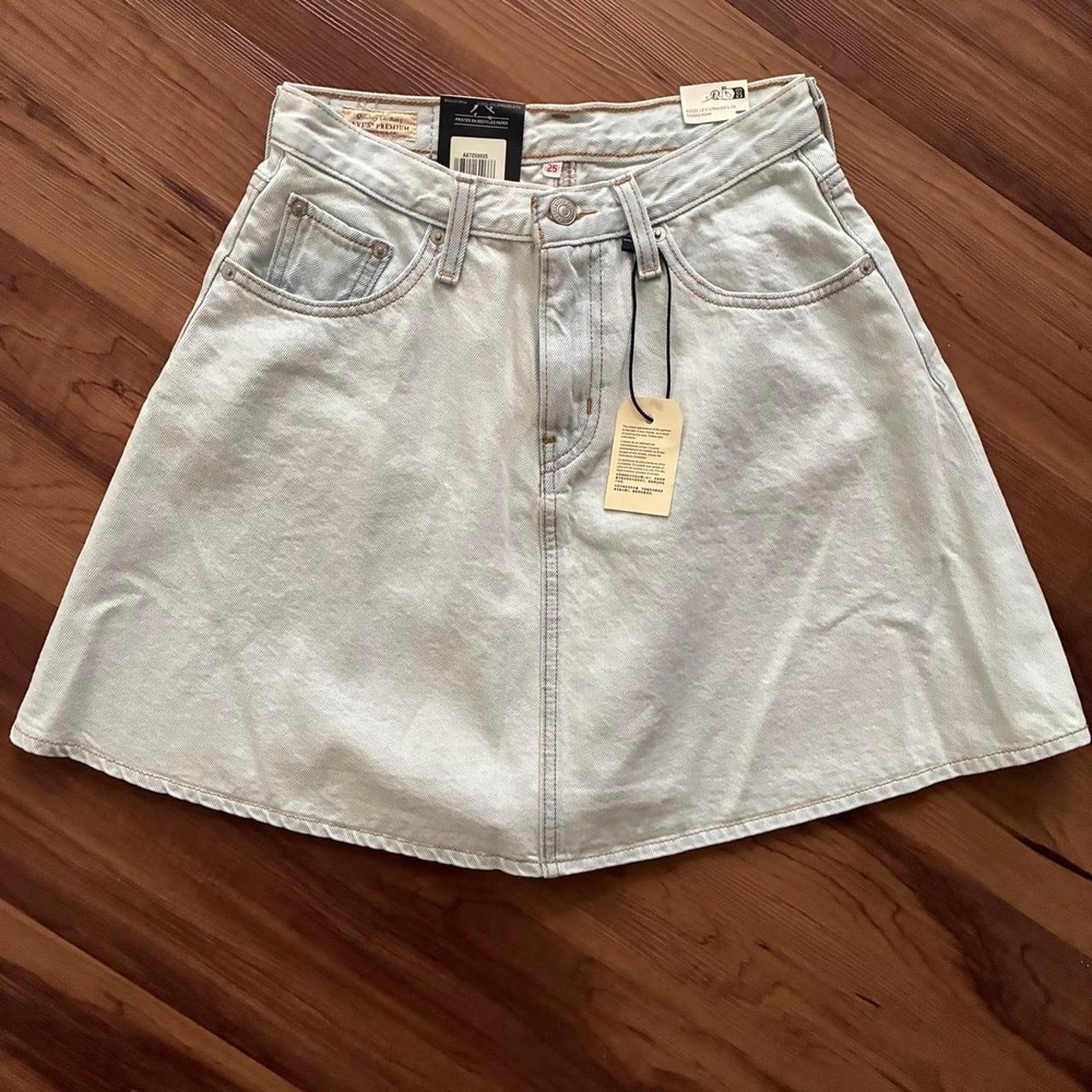 Levi's Denim Skirt SZ 25 NWT